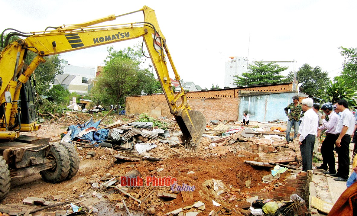 Cưỡng chế giải phóng mặt bằng hơn 2.400m2 đất thuộc dự án 5 cơ quan tỉnh