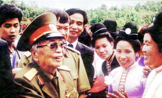 Qu&acirc;n sự d&acirc;n chủ v&agrave; những đ&ecirc;m trắng của Đại tướng V&otilde; Nguy&ecirc;n Gi&aacute;p