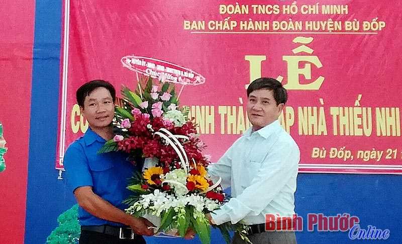 Anh Lê Văn Dũng giữ chức Giám đốc Nhà thiếu nhi Bù Đốp
