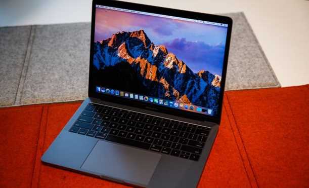 Nhiều người dùng phàn nàn MacBook Pro mới của Apple phát tiếng lạ