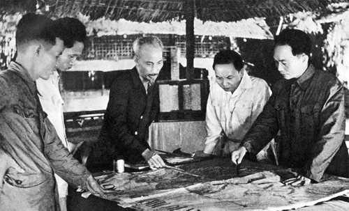 Hồ Chủ tịch v&agrave; một số phi&ecirc;n họp Ch&iacute;nh phủ tại chiến khu