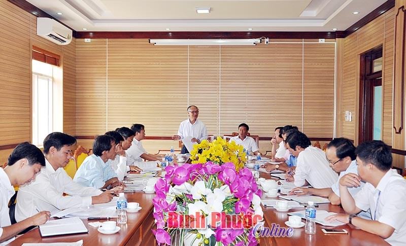 Ban Kinh tế - Ng&acirc;n s&aacute;ch HĐND tỉnh l&agrave;m việc với UBND thị x&atilde; Phước Long