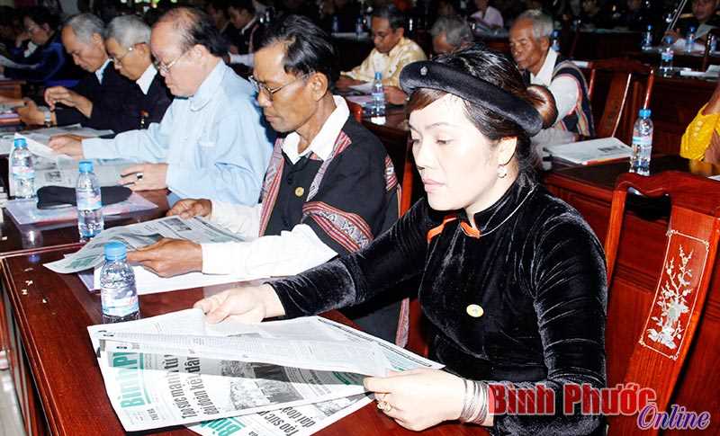 Cấp 1.251 kỳ tin ảnh Báo Bình Phước cho người có uy tín