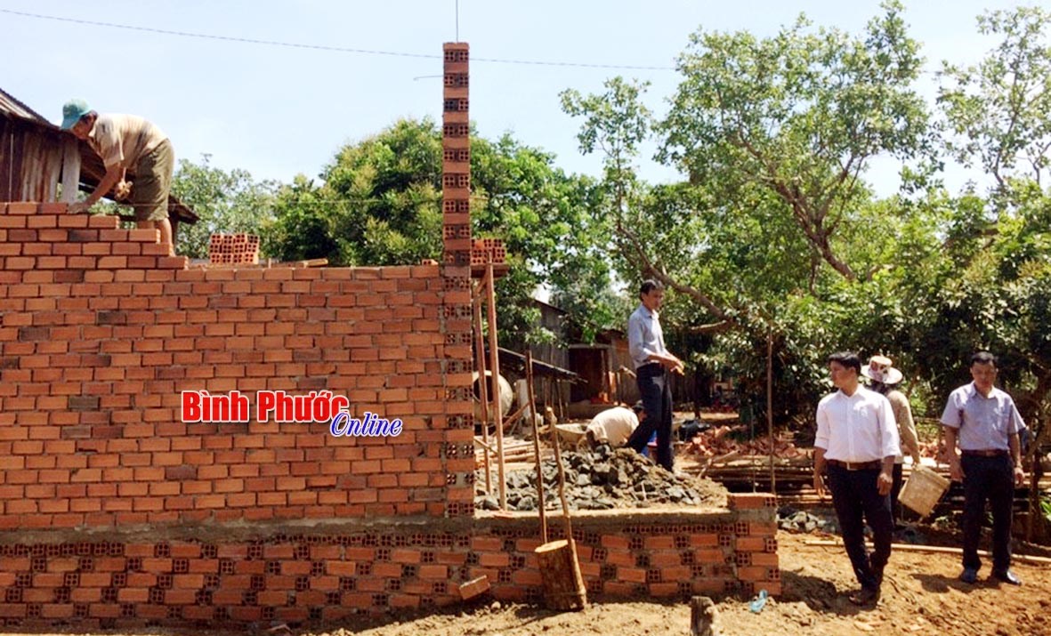 B&ugrave; Đăng nỗ lực v&igrave; người ngh&egrave;o