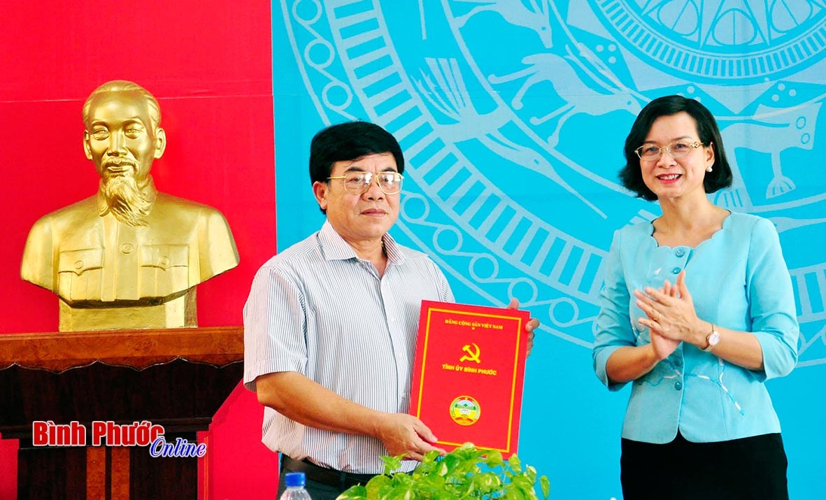 Đồng ch&iacute; L&ecirc; Văn Quang ki&ecirc;m nhiệm giữ chức vụ B&iacute; thư Đảng đo&agrave;n Hội Văn học nghệ thuật tỉnh