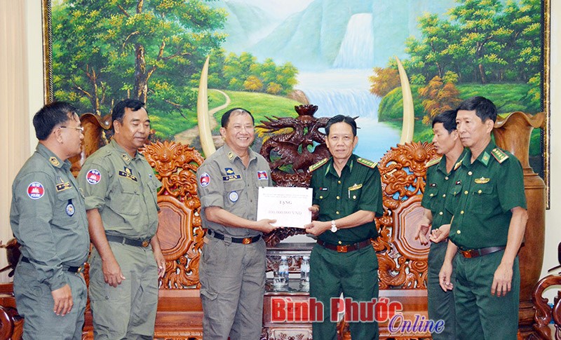 Bộ đội bi&ecirc;n ph&ograve;ng B&igrave;nh Phước tăng cường quan hệ đối ngoại