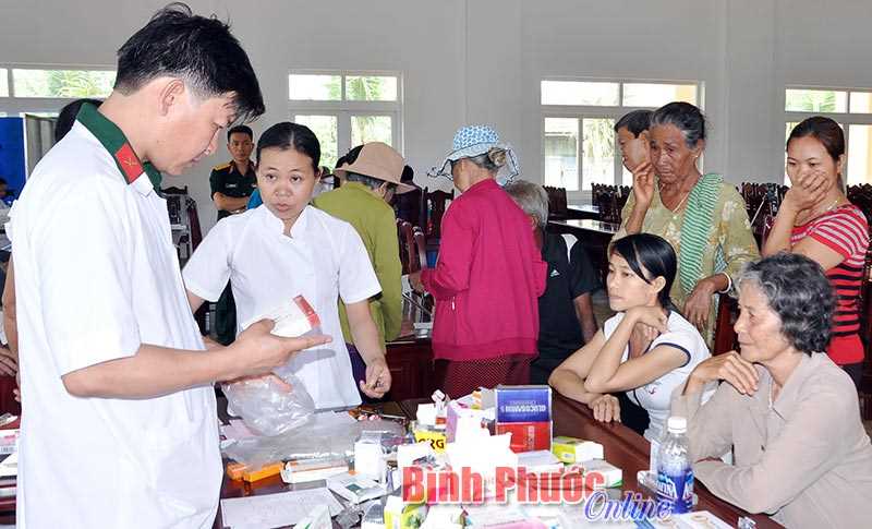 Binh đoàn 16 khám bệnh, phát thuốc miễn phí cho hộ nghèo, gia đình chính sách