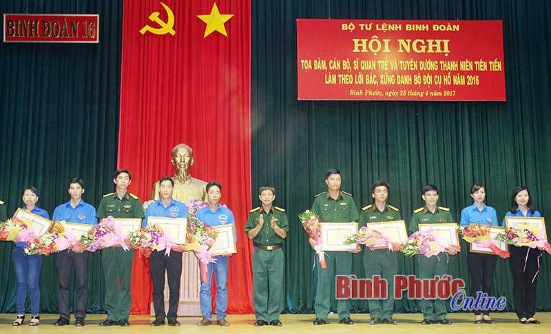 Binh đoàn 16 tuyên dương 12 thanh niên tiên tiến làm theo lời Bác