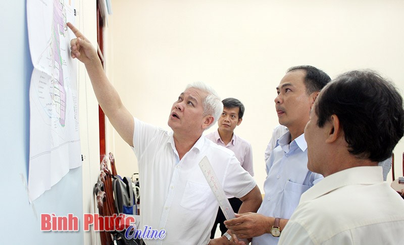 B&iacute; thư Tỉnh ủy Nguyễn Văn Lợi l&agrave;m việc với ban thường vụ Thị ủy Đồng Xo&agrave;i, Huyện ủy Chơn Th&agrave;nh