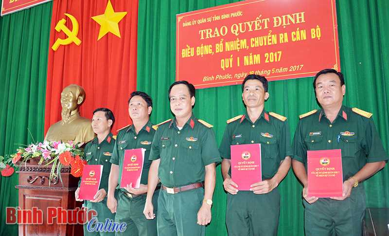 Bộ CHQS tỉnh trao quyết định điều động, bổ nhiệm 4 c&aacute;n bộ&nbsp;