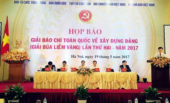 Phối hợp chặt chẽ với b&aacute;o ch&iacute; tuy&ecirc;n truyền về c&ocirc;ng t&aacute;c x&acirc;y dựng Đảng