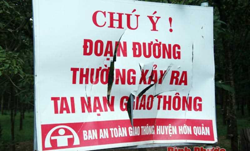 Cần nghi&ecirc;m trị h&agrave;nh vi ph&aacute; hoại biển b&aacute;o giao th&ocirc;ng