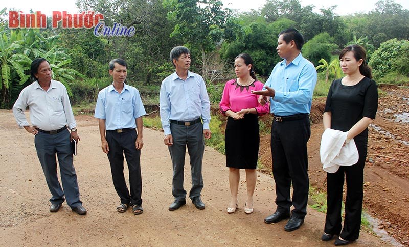 Cần x&atilde; hội h&oacute;a trong đầu tư, ph&aacute;t triển cơ sở hạ tầng v&ugrave;ng đồng b&agrave;o DTTS