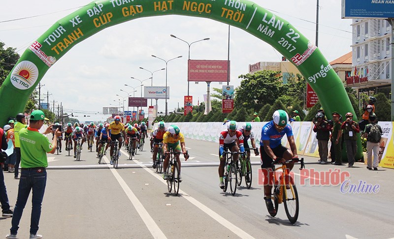 Giải xe đạp toàn quốc về nông thôn cúp Gạo Hạt Ngọc Trời lần 22 năm 2017: Yoeun Phi Yuth về nhất chặng 2 hệ trẻ