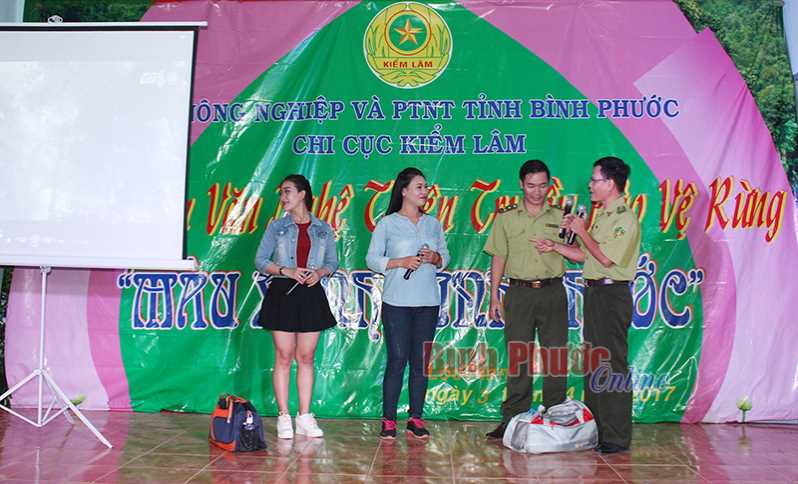 Chi cục Kiểm l&acirc;m tổ chức đ&ecirc;m văn nghệ tuy&ecirc;n truyền bảo vệ rừng