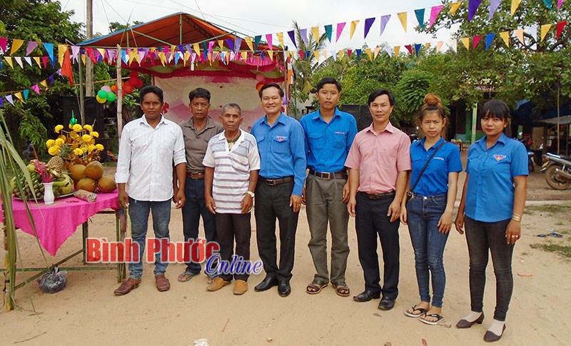 Lãnh đạo Tỉnh đoàn, Hội LHTN tỉnh thăm, chúc Tết Chôl Chnăm Thmây các chi đoàn, chi hội
