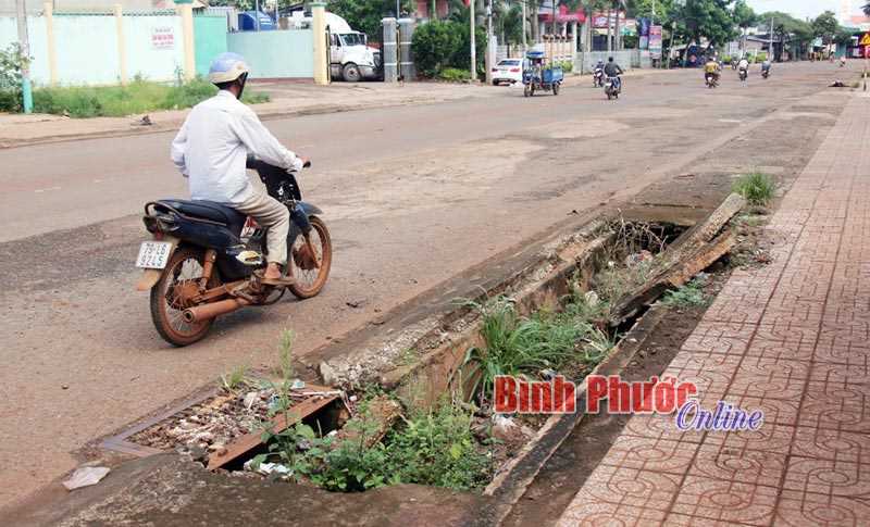 Cống sụt l&uacute;n g&acirc;y nguy hiểm chưa được khắc phục
