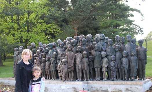 Thăm Khu di tích chiến tranh Lidice ở CH Séc