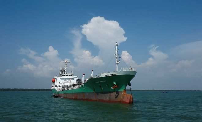 Cướp biển có vũ trang tấn công tàu chở dầu ngoài khơi Malaysia