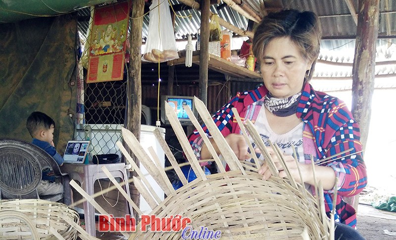 Thu nhập khá từ đan sọt thủ công