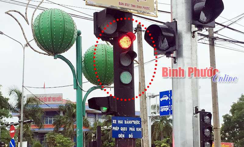 L&agrave;m kh&oacute; người đi đường