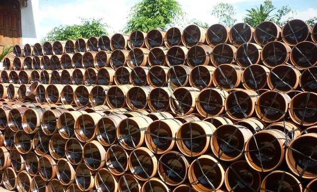 Giá chén hứng mủ cao su tăng đột biến