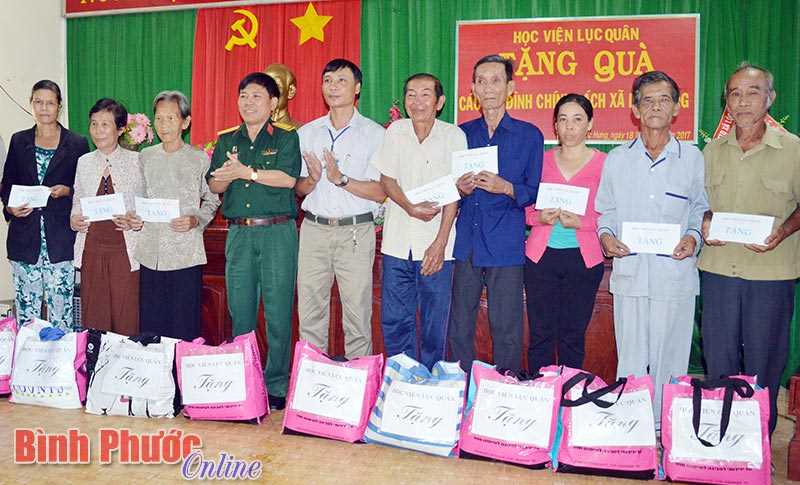 Đo&agrave;n c&aacute;n bộ Học viện Lục qu&acirc;n tổ chức diễn tập tr&ecirc;n địa b&agrave;n tỉnh