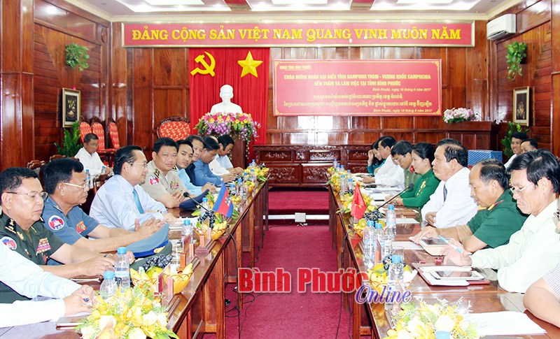 Đo&agrave;n đại biểu tỉnh Kompong thom thăm v&agrave; l&agrave;m việc tại B&igrave;nh Phước