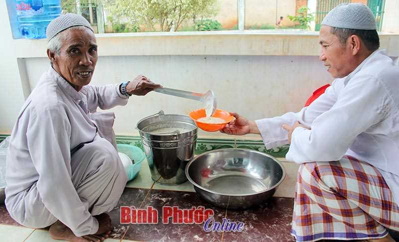 Độc đáo tháng nhịn chay Ramadan của đồng bào Chăm