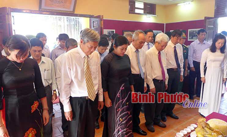 D&acirc;ng hương kỷ niệm 52 năm Chiến thắng Đồng Xo&agrave;i