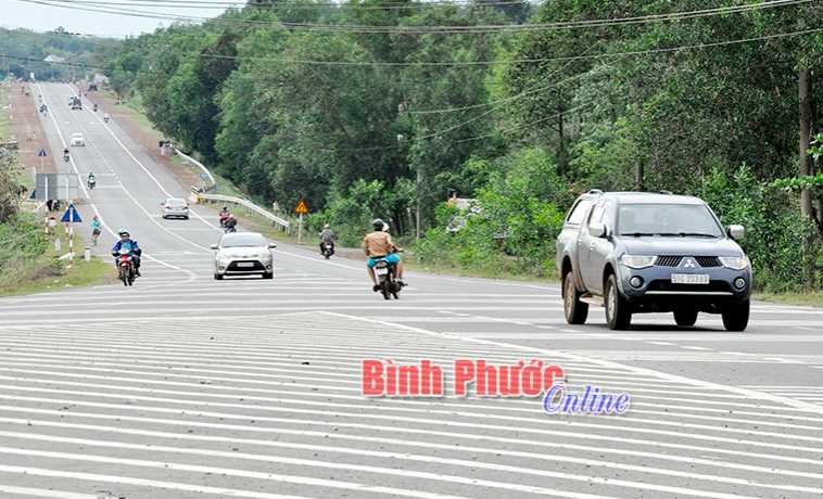 Nhiều tai nạn tại ng&atilde; ba Mũi D&ugrave;i (QL14): Cần c&oacute; đ&egrave;n t&iacute;n hiệu giao th&ocirc;ng hoặc v&ograve;ng xuyến