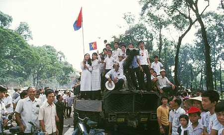 30 th&aacute;ng 4, nghĩ về h&ograve;a b&igrave;nh, thống nhất