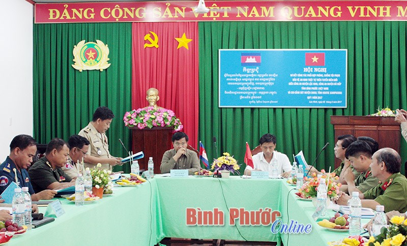 Giao ban tuyến bi&ecirc;n giới Lộc Ninh, B&ugrave; Đốp v&agrave; Sanuol