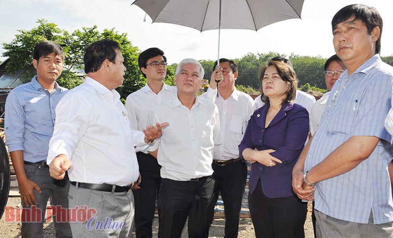 L&atilde;nh đạo tỉnh  l&agrave;m việc v&agrave; kiểm tra một số c&ocirc;ng tr&igrave;nh trọng điểm tại Lộc Ninh