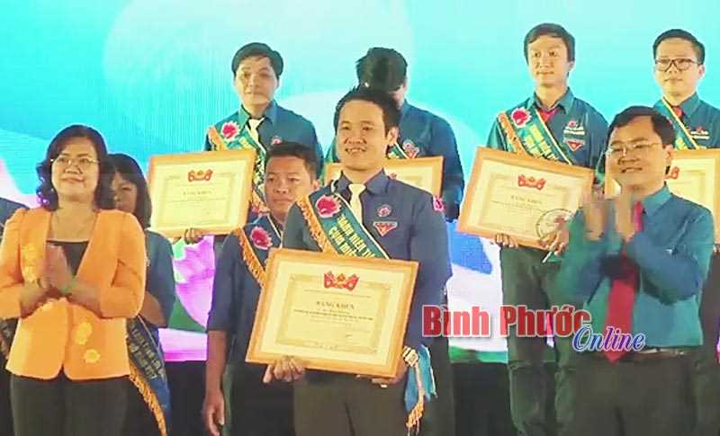 HỒ HỮU NHƯƠNG -&nbsp;Thanh ni&ecirc;n ti&ecirc;n tiến l&agrave;m theo lời B&aacute;c