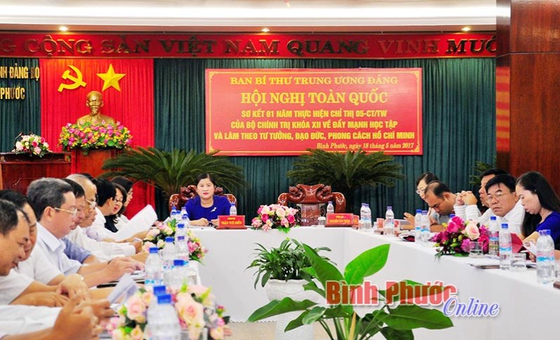 Hội nghị to&agrave;n quốc sơ kết 1 năm thực hiện Chỉ thị 05 của Bộ Ch&iacute;nh trị