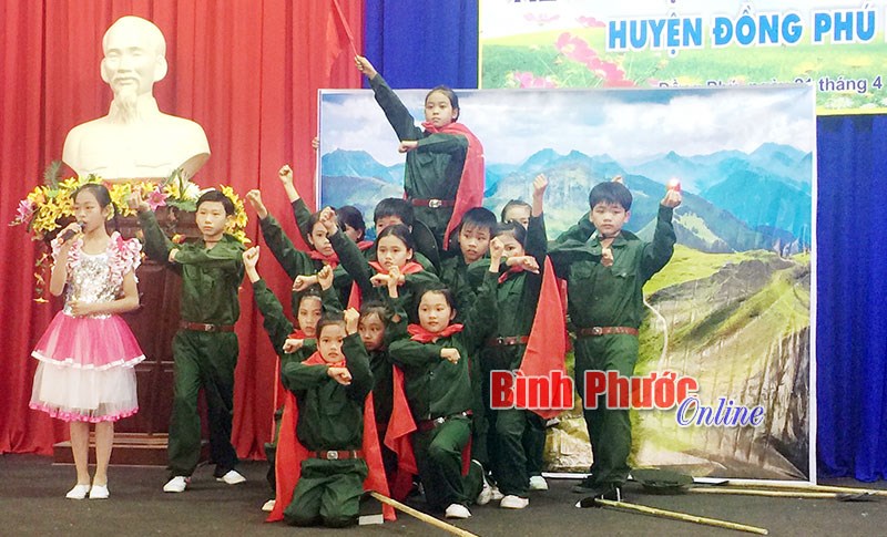Hội thi kể chuyện theo sách thiếu nhi huyện Đồng Phú năm 2017