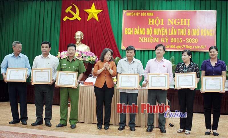 Huyện ủy Lộc Ninh hội nghị lần thứ 8 mở rộng