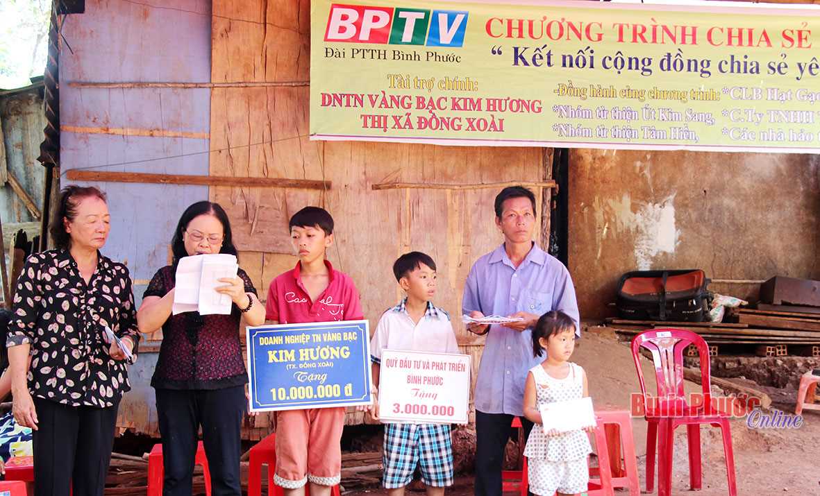 100 triệu đồng tặng gia đình có 3 trẻ mồ côi mẹ