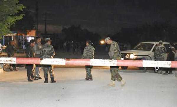 Taliban tấn công căn cứ quân sự Afghanistan, giết hàng trăm lính 