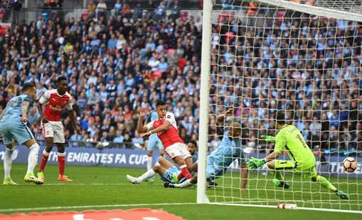 Alexis Sanchez đưa Arsenal vào chung kết Cúp FA 2017