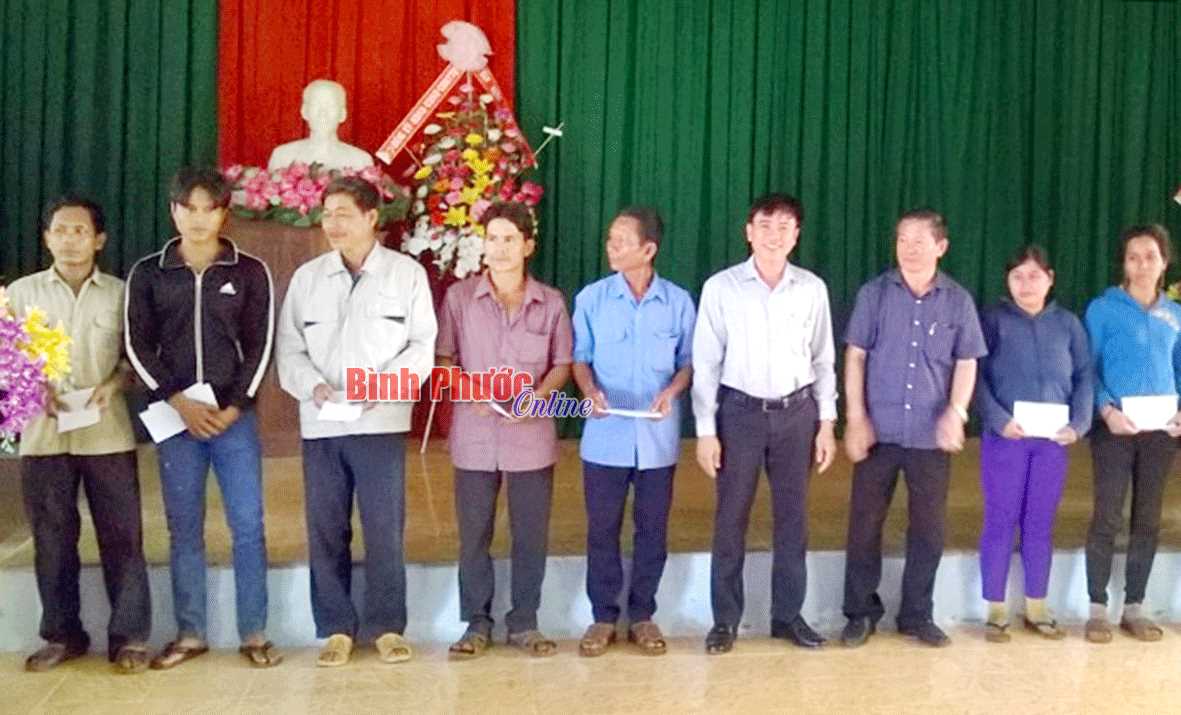 Ủy ban Dân tộc thăm, tặng quà, chúc Tết đồng bào Khơme huyện Đồng Phú