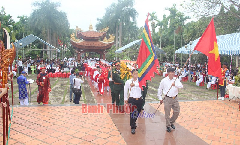 D&acirc;ng hương tưởng niệm c&aacute;c Vua H&ugrave;ng