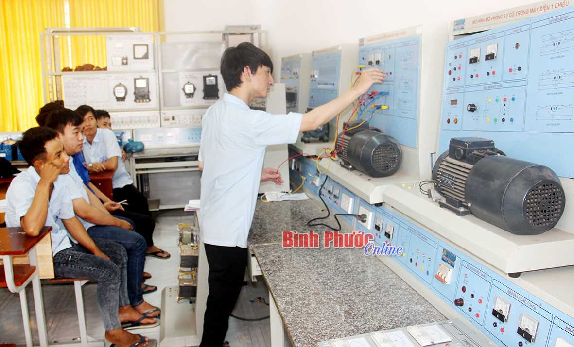 Học sinh, sinh viên Trường cao đẳng nghề Bình Phước tăng