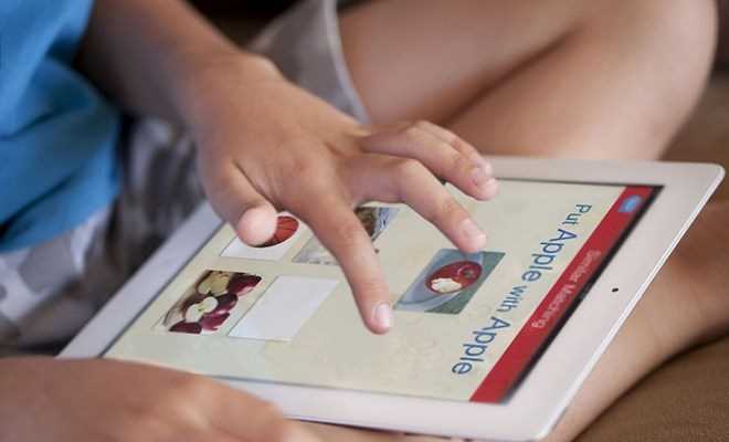 Cảnh báo nguy cơ trẻ chậm nói do sử dụng các thiết bị điện tử cầm tay