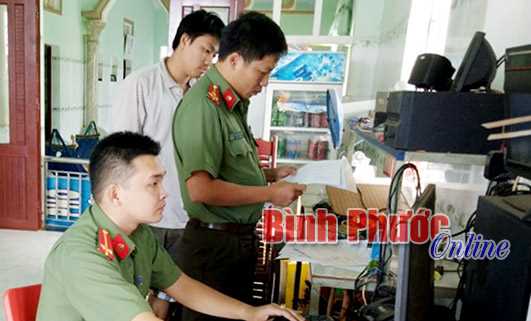 Đẩy mạnh tuy&ecirc;n truyền ph&ograve;ng, chống th&ocirc;ng tin xấu tr&ecirc;n internet v&agrave; mạng x&atilde; hội