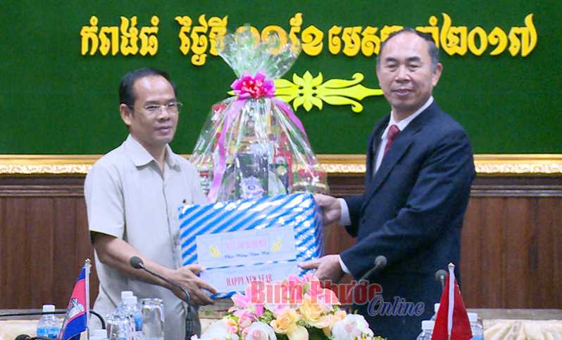 L&atilde;nh đạo tỉnh ch&uacute;c tết Ch&ocirc;l Chnăm Thm&acirc;y tại Kompongthom, Tbong Khmum