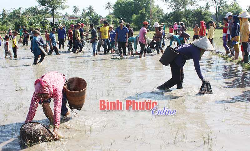 X&atilde; Lộc Kh&aacute;nh tổ chức lễ hội ph&aacute; b&agrave;u