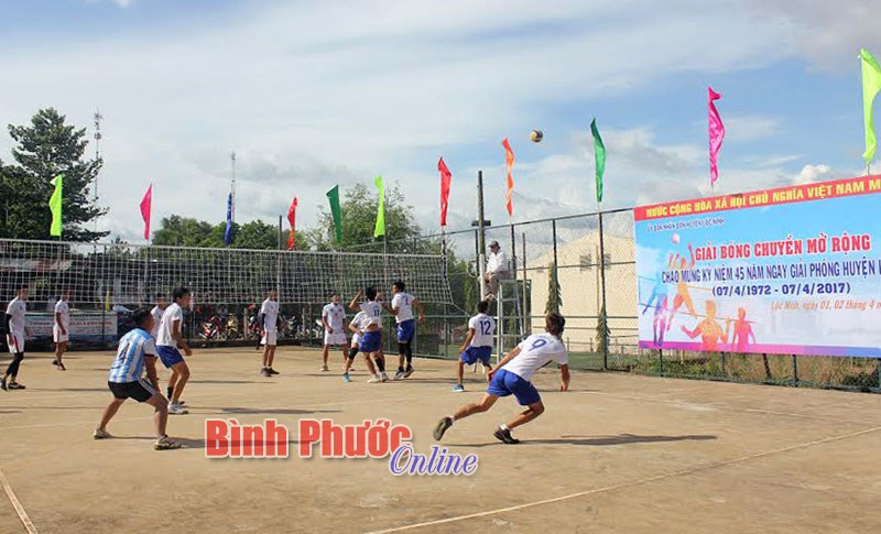 5 đội tham gia giải bóng chuyền kỷ niệm ngày giải phóng Lộc Ninh