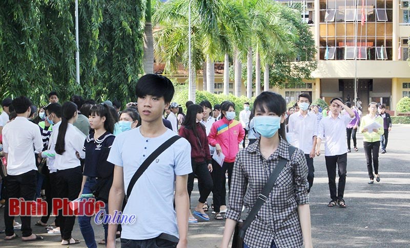 Mùa thi, nghĩ về những kỹ sư, thạc sĩ cất bằng chạy xe ôm